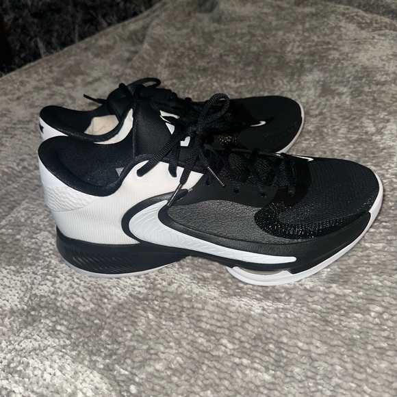 Nike Zoom Freak 4 Black and White Limited  NEVER WORN - Picture 3 of 6